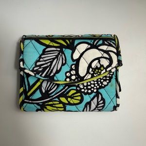 Very Bradley Island Blooms Trifold Wallet